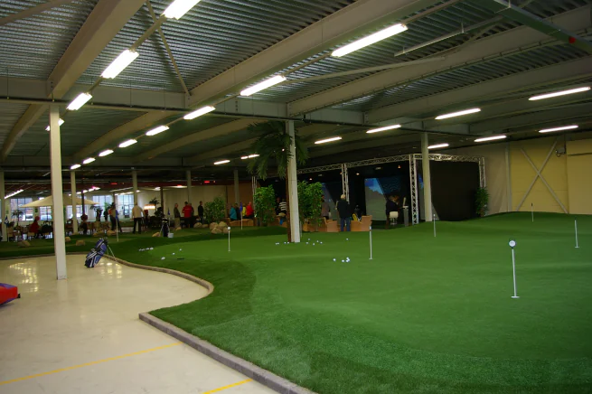 Fresno Indoor putting green in open commercial space
