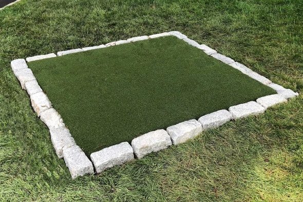 Fresno Tee box made of synthetic grass surrounded by stone border